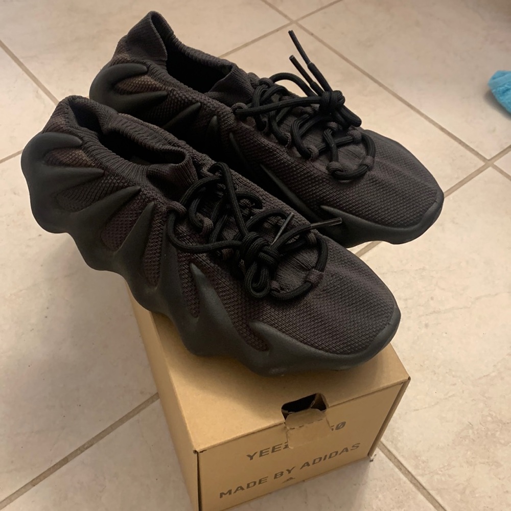 I’m selling my Industry GIFT YEEZY 450 rare sneakers worn 1x new condition